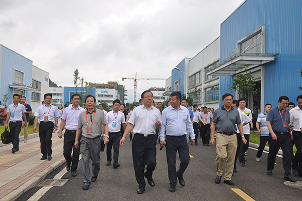 Guizhou provincial Party Standing Committee, executive vice governor Qin Rupei, Wang Jiangping rate of the province's project construction site to obs